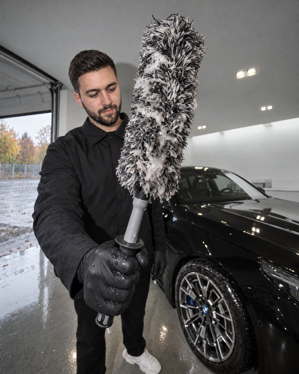 Detailing1 hero: wheel brushes — wet microfibre wheel brush after the wheel barrel (Mobile)