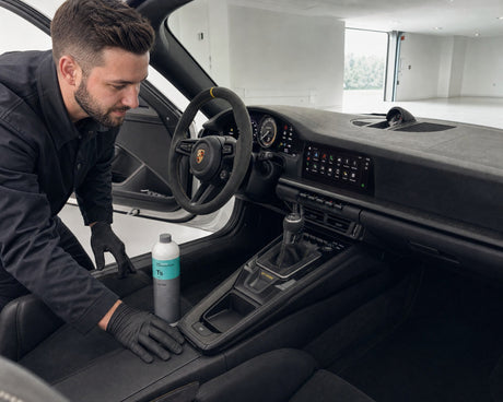 Detailing1 Koch-Chemie Top Star "Ts" — Innenraum-Pflege am Cockpit