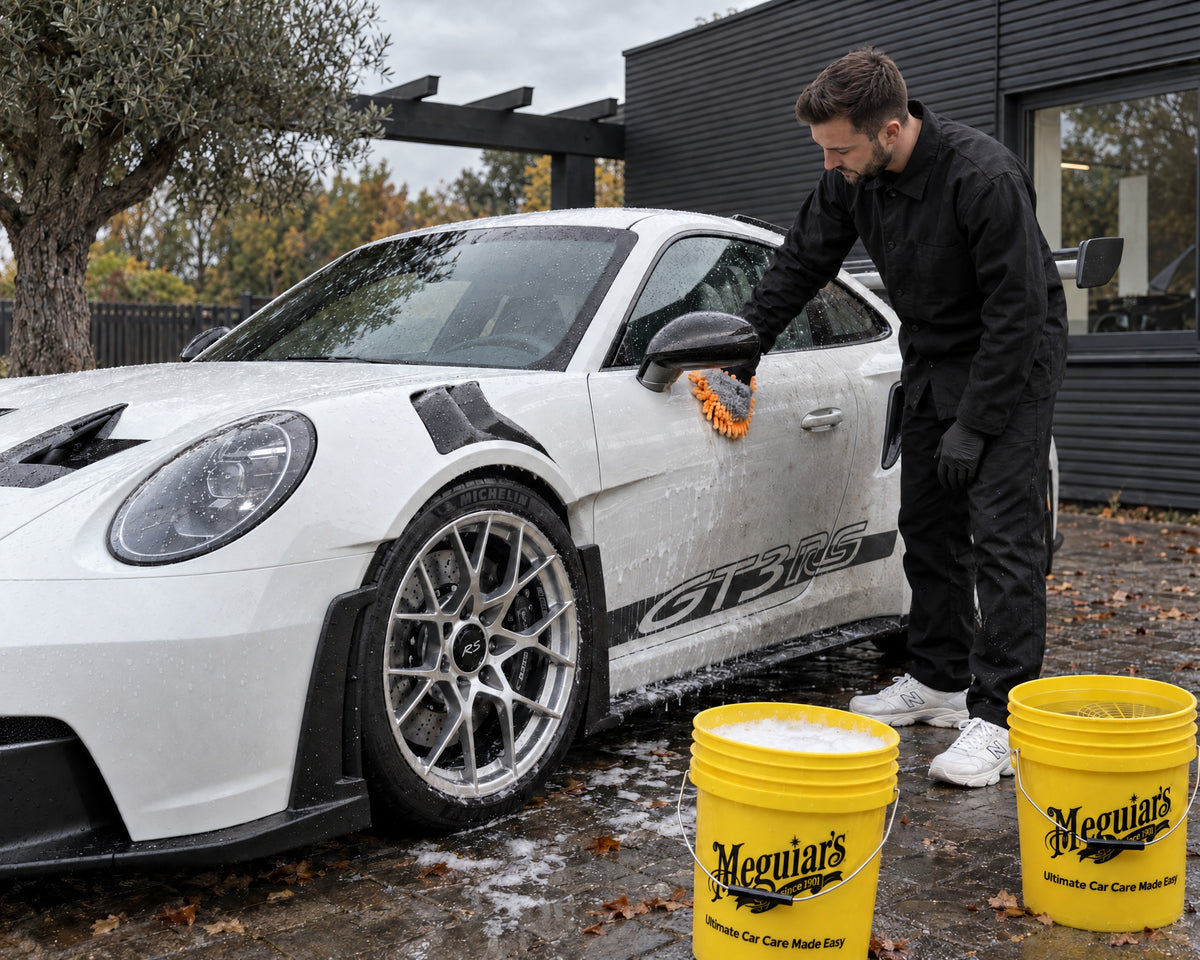 Detailing1 Hero: Wash mitts — using the two-bucket method correctly (Desktop)