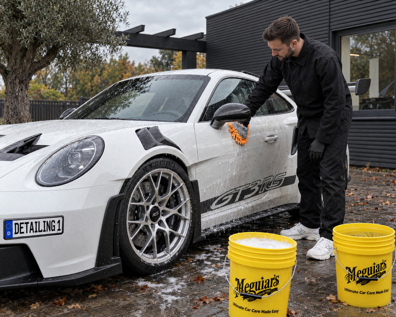 Detailing1 Hero: Wash mitts — using the two-bucket method correctly (Desktop)