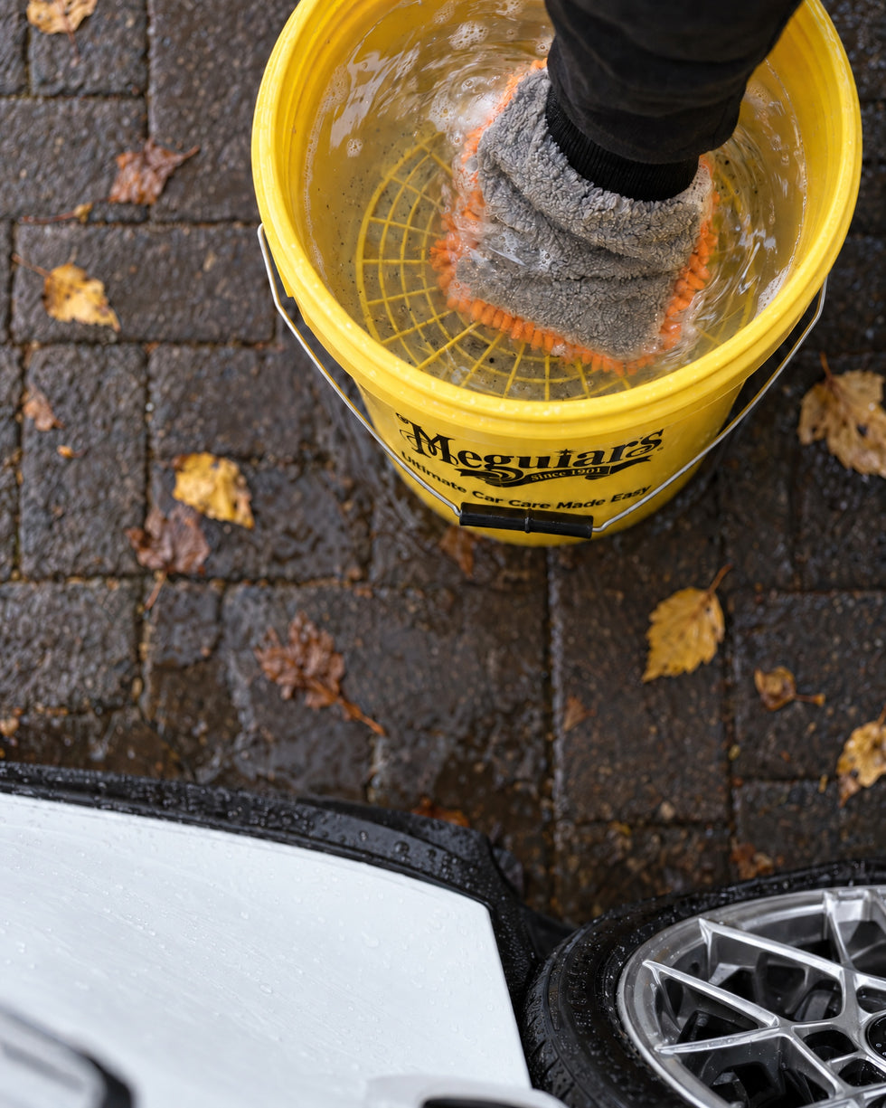 Detailing1 Hero: Wash mitts — using the two-bucket method correctly (Mobile)