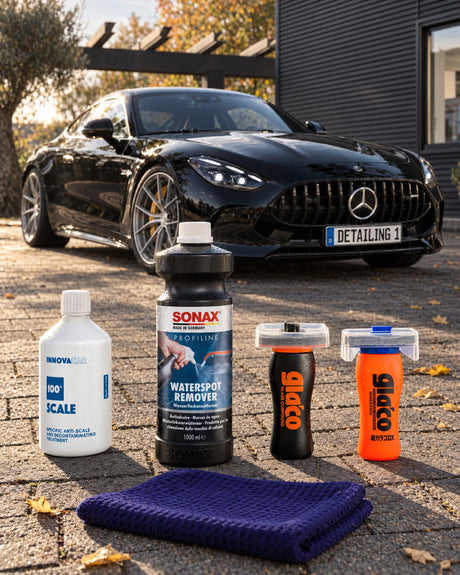 INNOVACAR "100%" Scale, SONAX PROFILINE Waterspot Remover, Soft99 Glaco Glass Compound Roll On, Glaco DX en THE COLLECTION "Waffle" voor een Mercedes-AMG GT — getoond in het artikel “Kalkvlekken op de autoruit verwijderen zonder het glas te krassen”