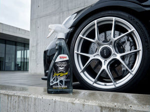 SONAX FelgenBeast Sprühflasche vor Porsche 911 GT3 RS Felge